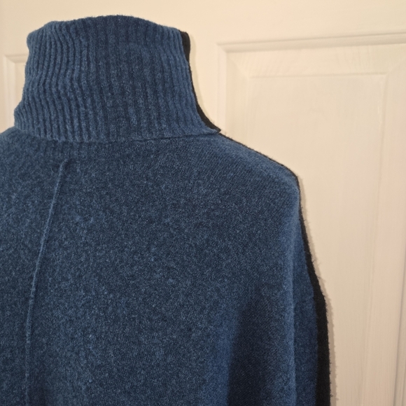 Athleta Transit Merino Wool Blend Colorblock Turtleneck Teal/Black Sweater - Picture 3 of 17